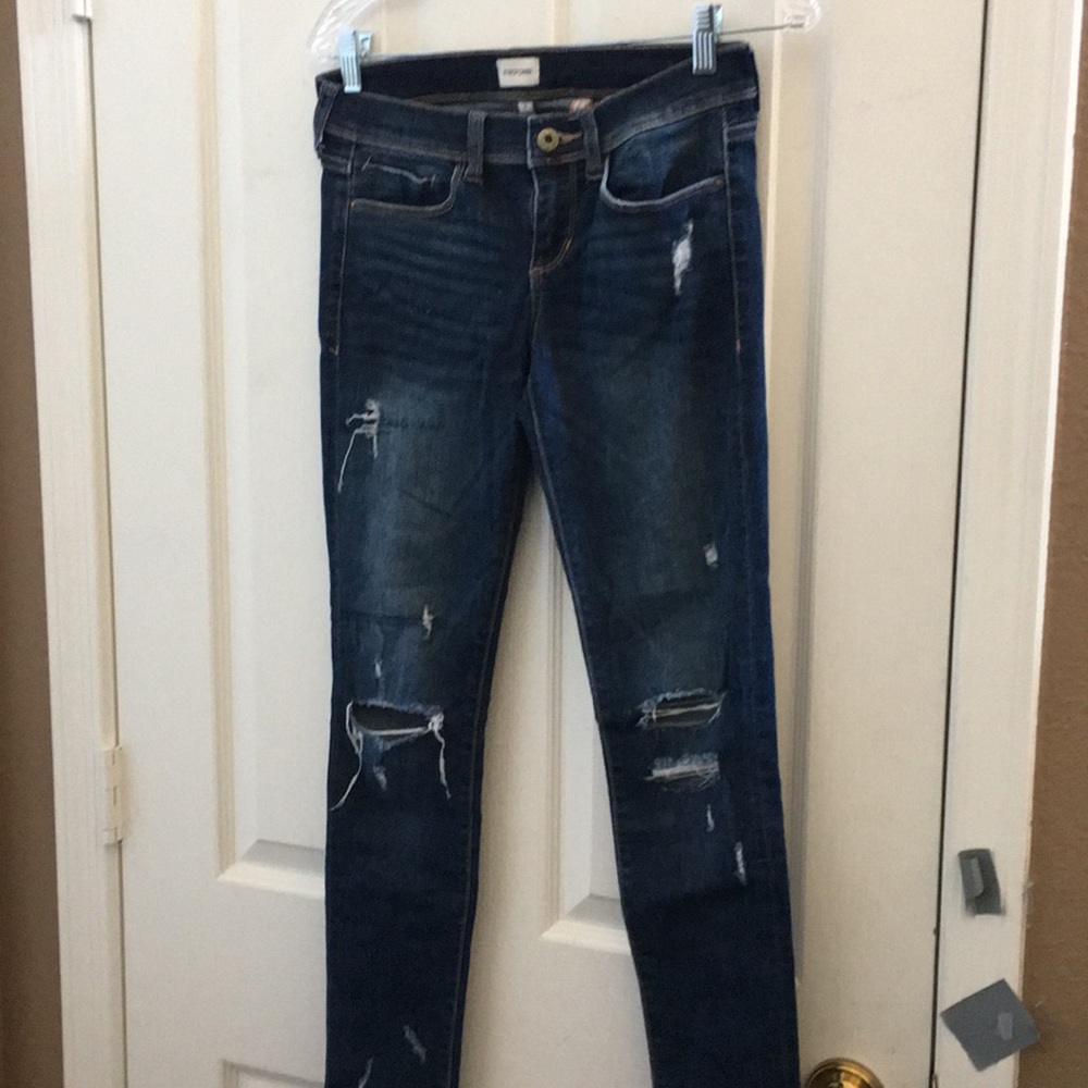 FINAL MARKDOWN Junior sneak peek distressed Jeans 3